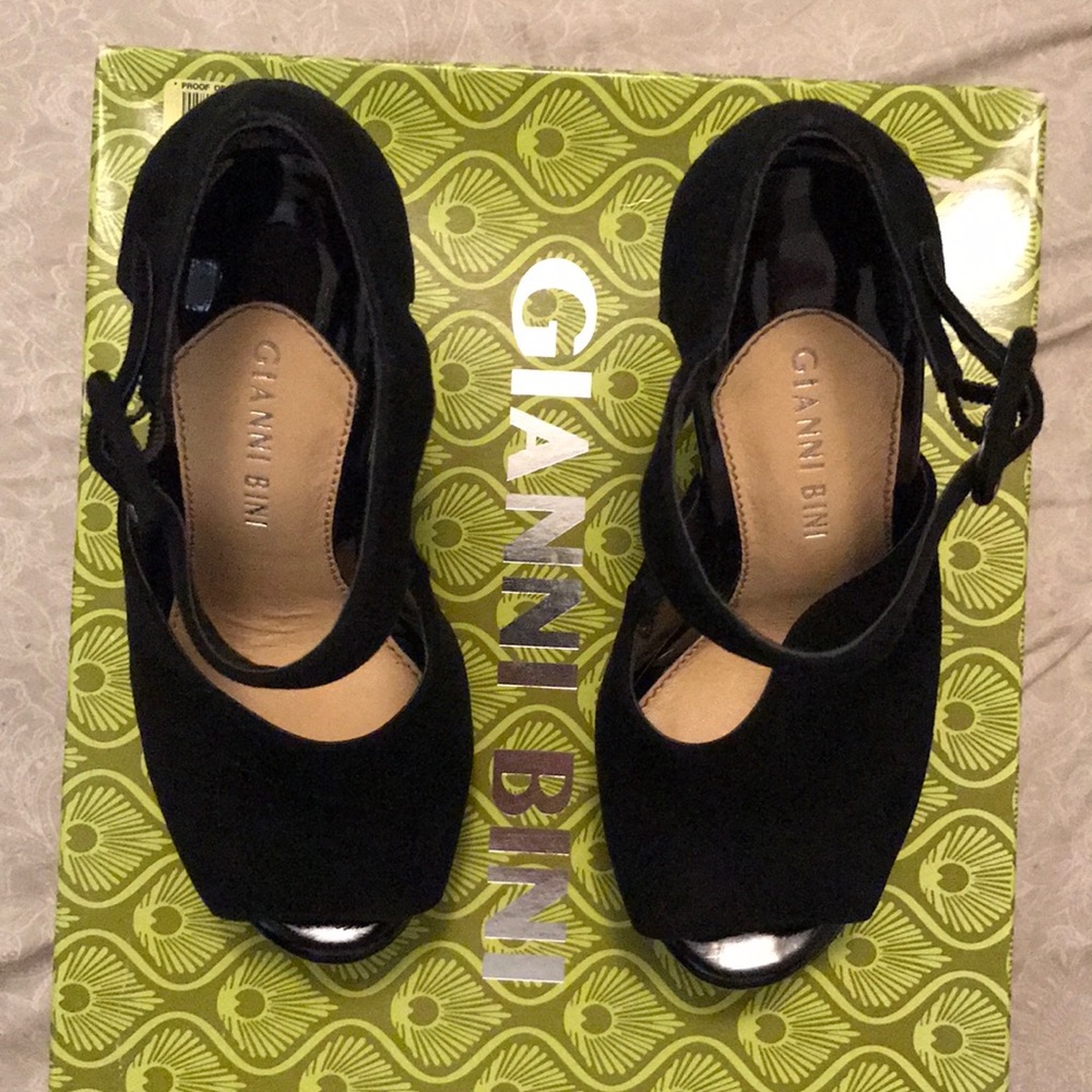 Gianni Bini Black Suede Wedges